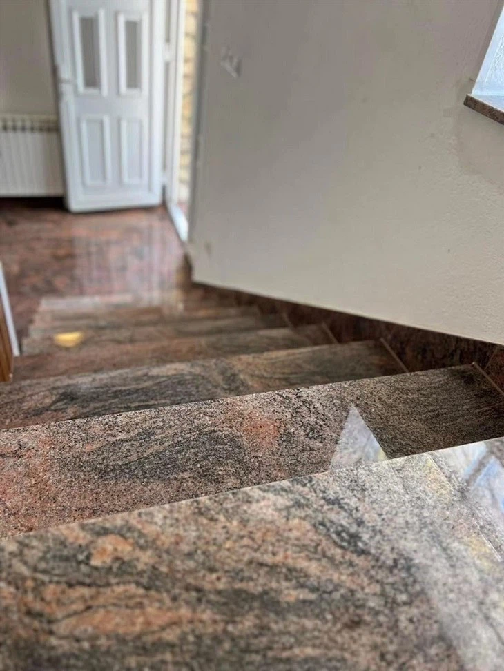 Multicolor Red Granite Staircase